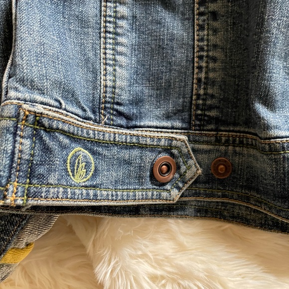 Woman’s 98% organic denim jacket with embroidered design on back, size L - Picture 9 of 9